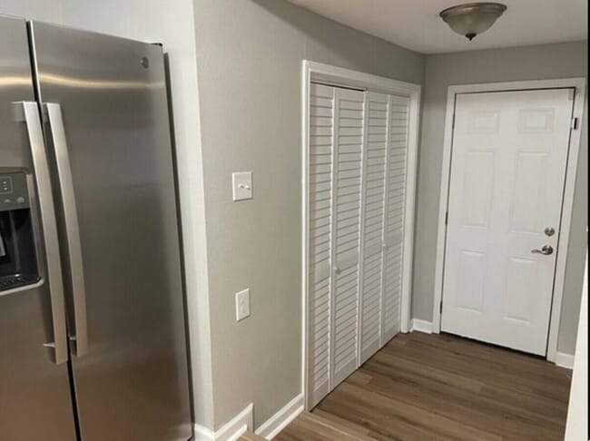 Building Photo - 421 Perkins Ave