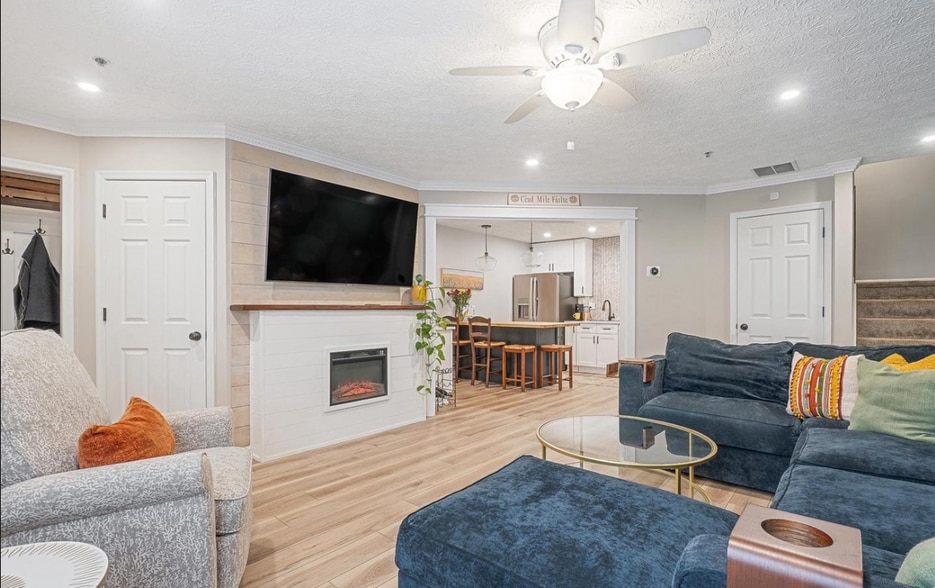 Building Photo - 10 Ironstone Ct