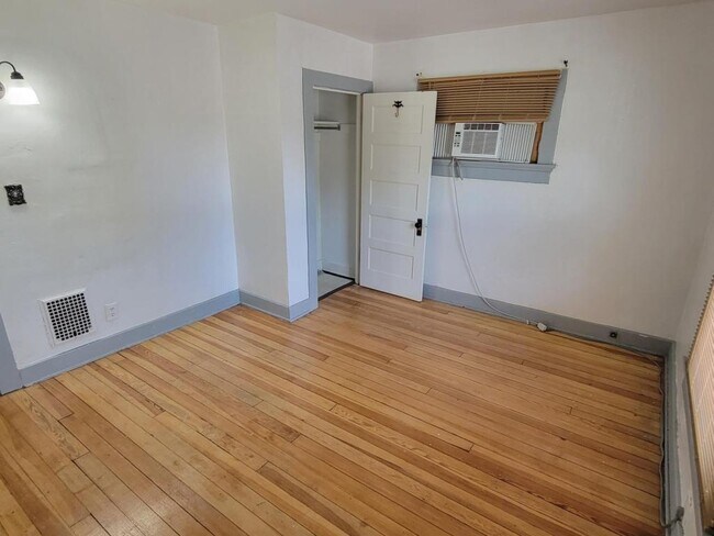 Building Photo - 1257 Creighton Ave