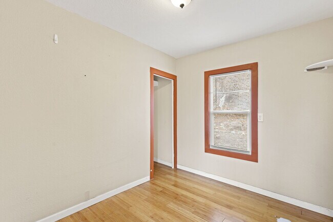Building Photo - 811 Shoshone Pl