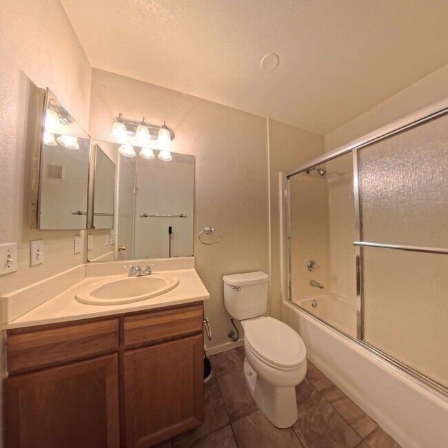 Building Photo - 3 Bedroom | 2nd Floor | Laminate Floors | Gated Community