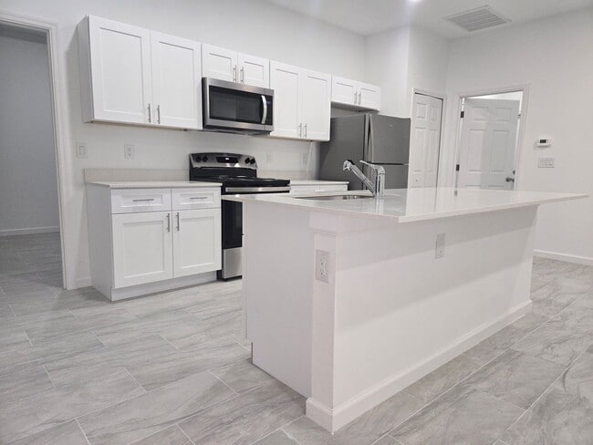 Building Photo - BRAND NEW 4/2/2-SOUTH LEHIGH ACRES