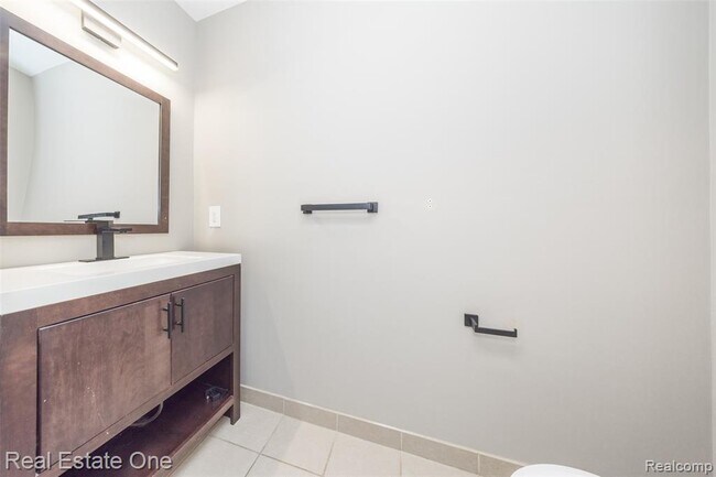 Building Photo - 1285 16th St