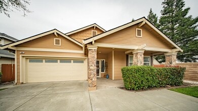 Building Photo - Beautiful 3 bedroom single story home