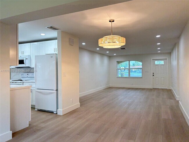 Building Photo - 1221 NW 44th St