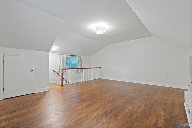 Building Photo - 818 Esslinger Rd SE