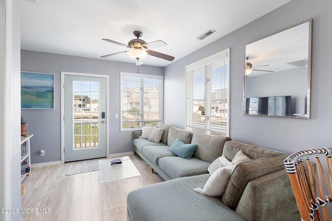 Building Photo - 167 4th Ave