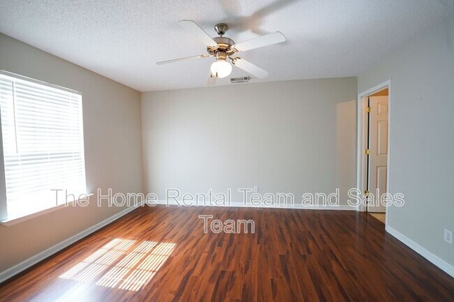 Building Photo - 134 Mustang Dr