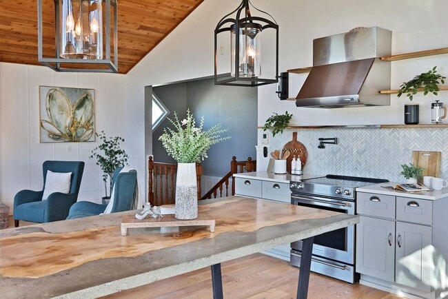 Building Photo - One Of A Kind Freeland Home with Two Seper...