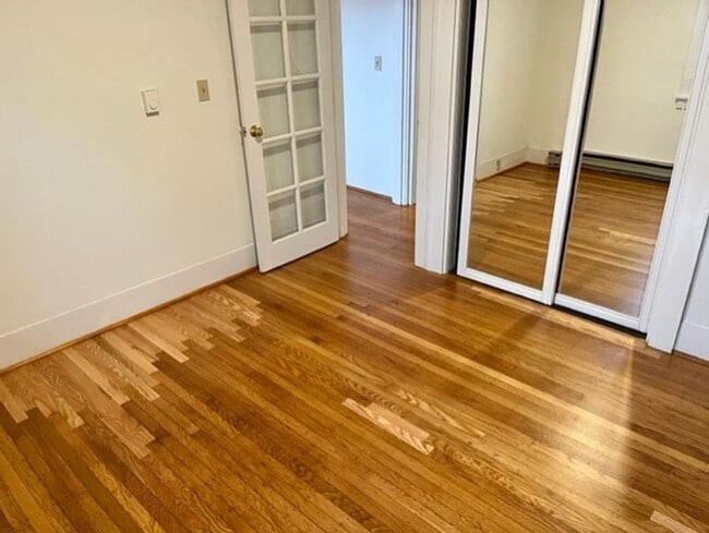 Building Photo - SKIRVIN TRIPLEX