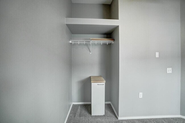 Building Photo - 3048 Anderberg Dr