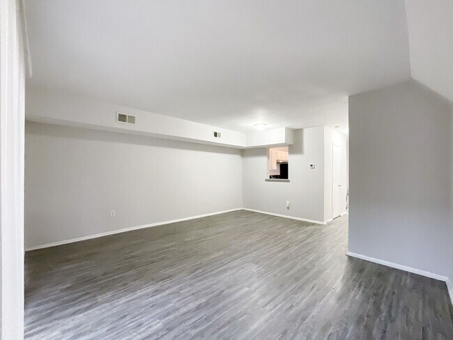 Building Photo - COMING SOON! Charming 2-Bed, 1.5-Bath Retr...