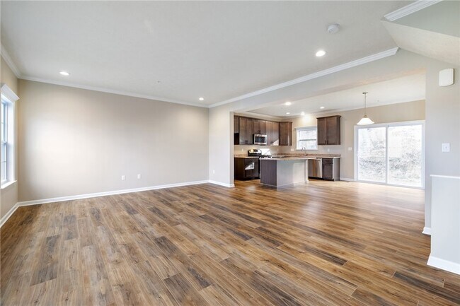 Building Photo - 2858 Canterbury Dr