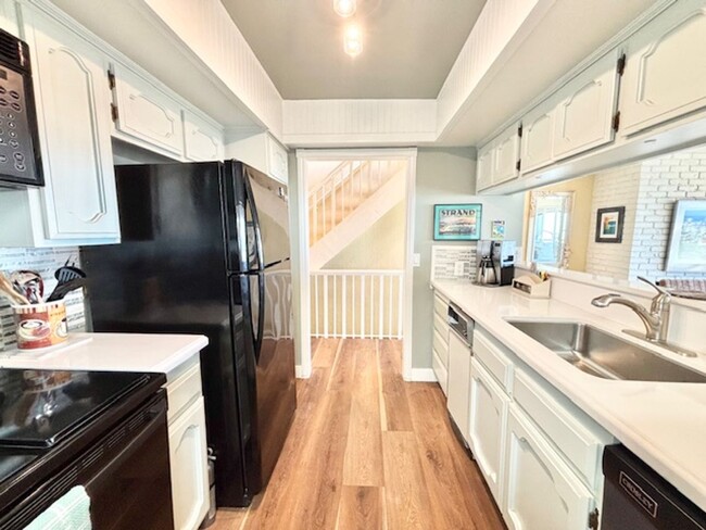 Building Photo - 3949 Ocean Dr