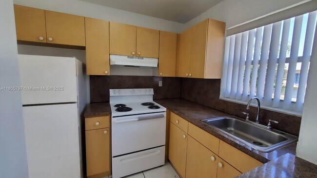 Building Photo - 1008 NW 45th Ave