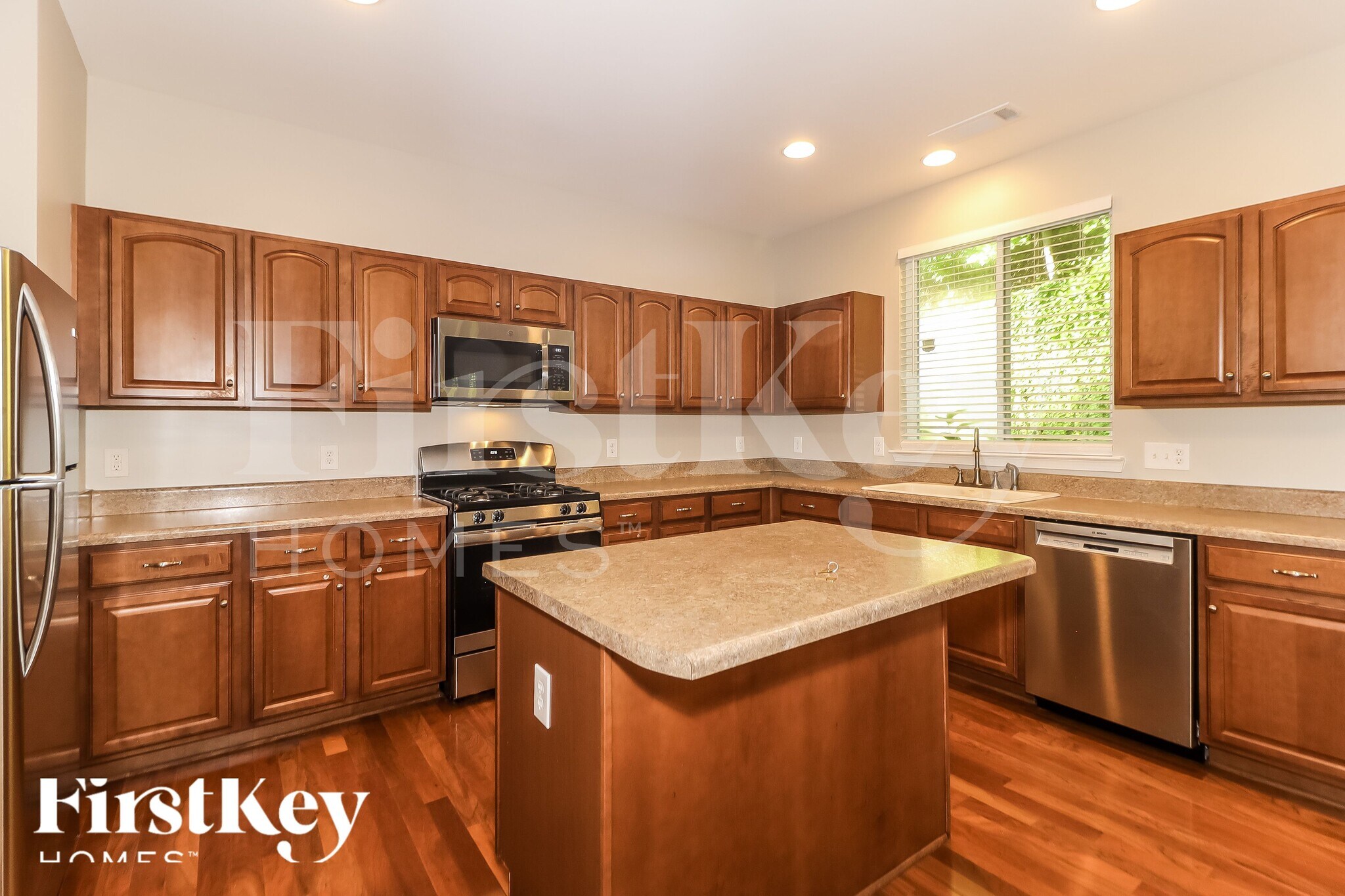 Building Photo - 422 Howell Crossing