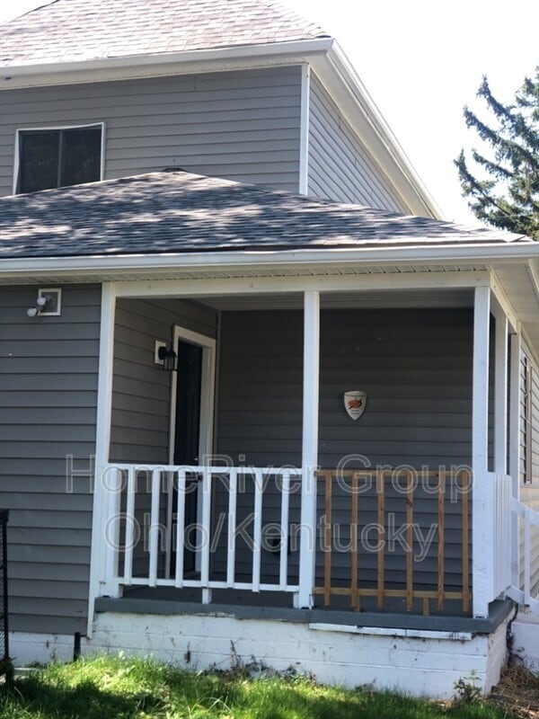 Building Photo - 352 S Oakley Ave