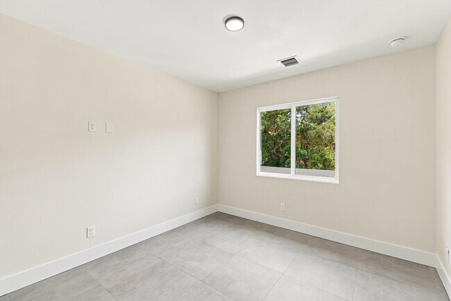 Building Photo - 4701 Evergreen Ave