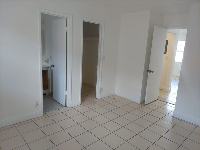 Building Photo - One bedroom for Rent in Pompano Beach