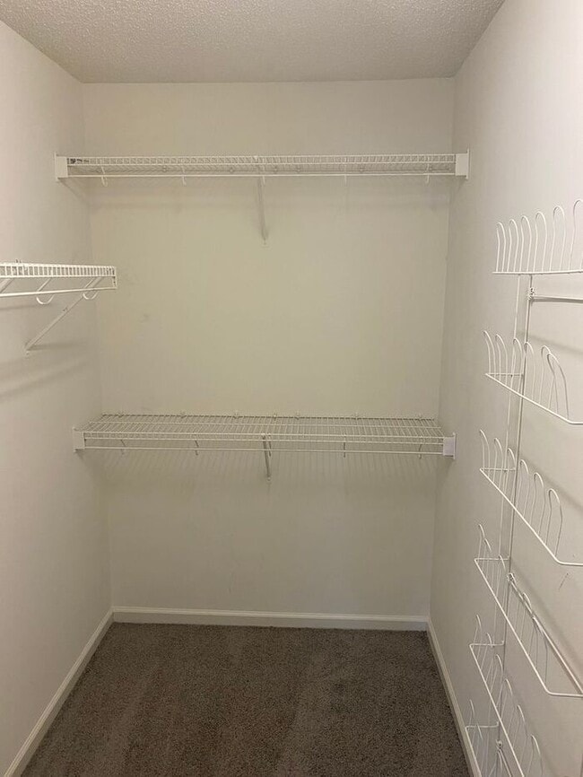 Building Photo - You can't miss this DEAL!