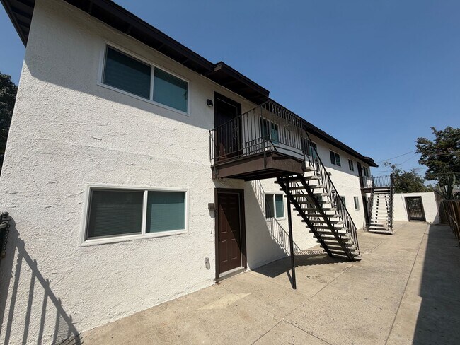Building Photo - 3319 E Tyler Ave