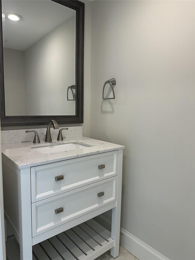 Building Photo - 1917 NE 3rd St