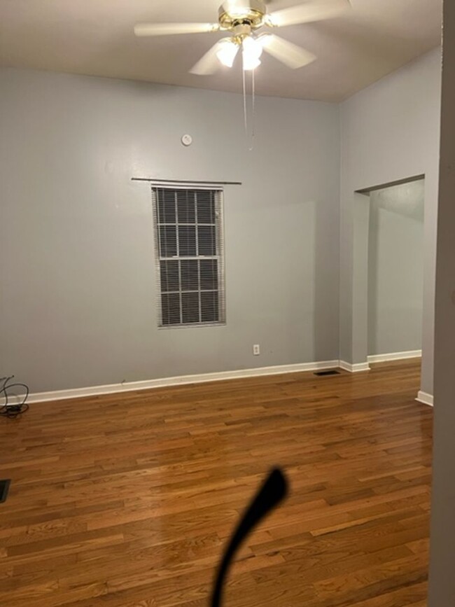 Building Photo - Knoxville 37917 - 2 bedroom, 2 bath home -...