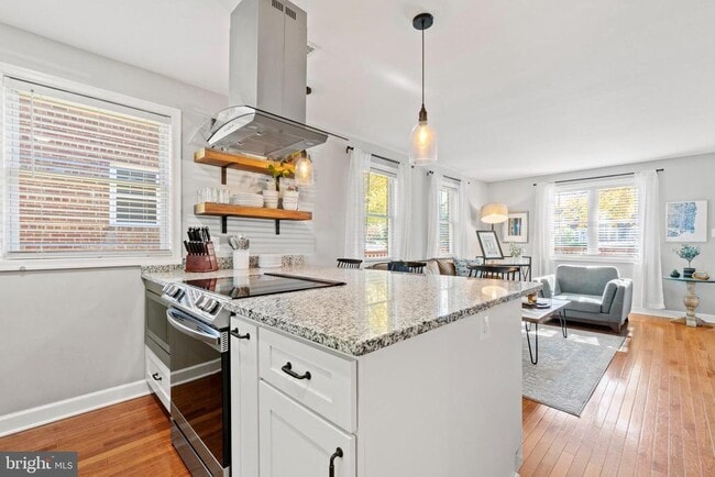 Building Photo - 110 E Rosemont Ave