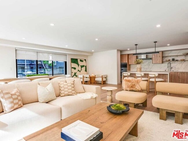 Building Photo - 350 N Palm Dr