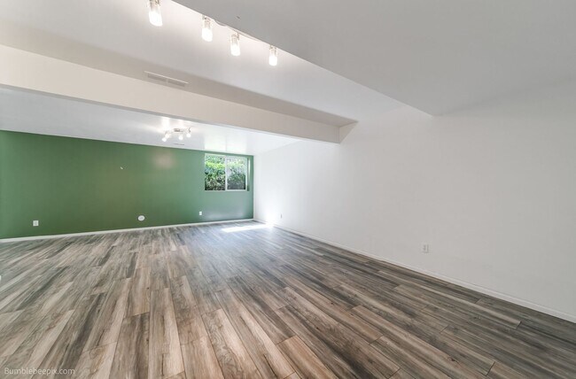 Building Photo - For Rent: Beautiful 3 Bed, 3 Bath Home in Desirable Eagle Ridge