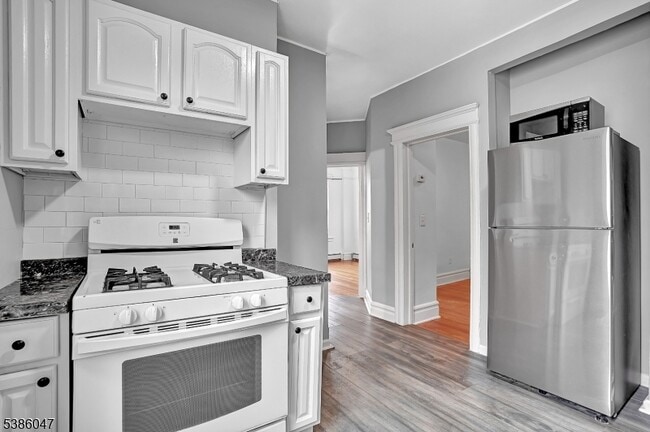 Building Photo - 49 Tichenor Terrace