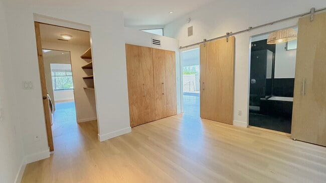 Building Photo - 2306 Teviot St