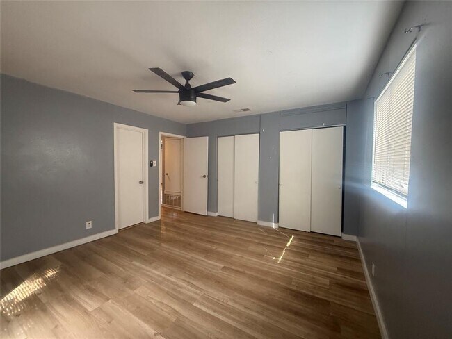 Building Photo - 1700 Royal Hill Dr