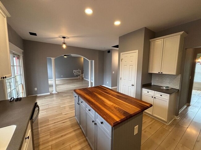 Building Photo - 112 Salinas Ct