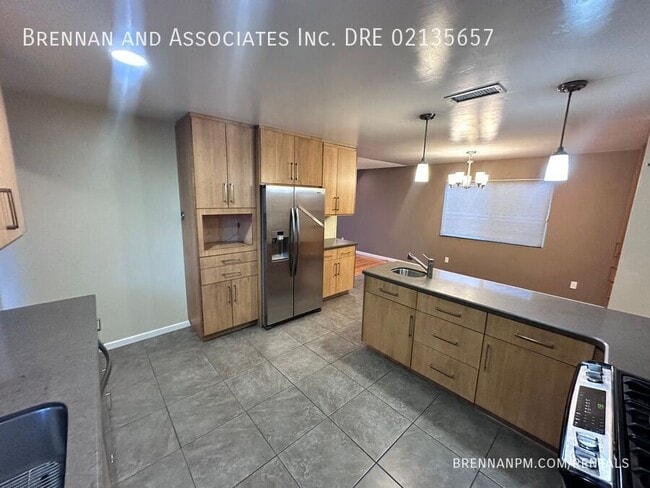 Building Photo - 975 Hemlock Ave