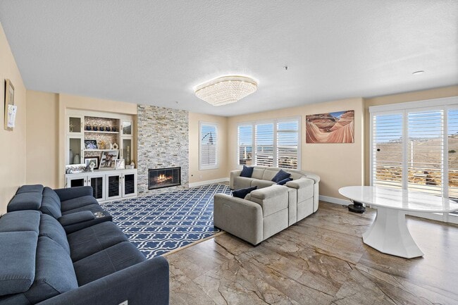 Building Photo - Stunning 4-Bedroom Home with Ocean and Catalina Island Views