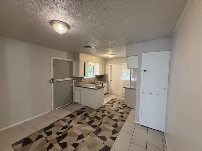 Building Photo - 5614 Ricky St