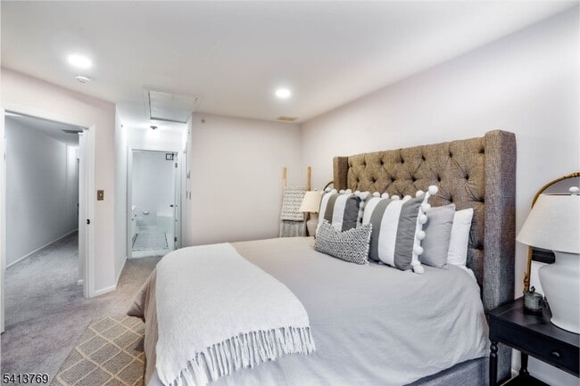 Building Photo - 8 Springholm Dr