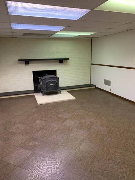 Building Photo - 2095 S Linda Dr