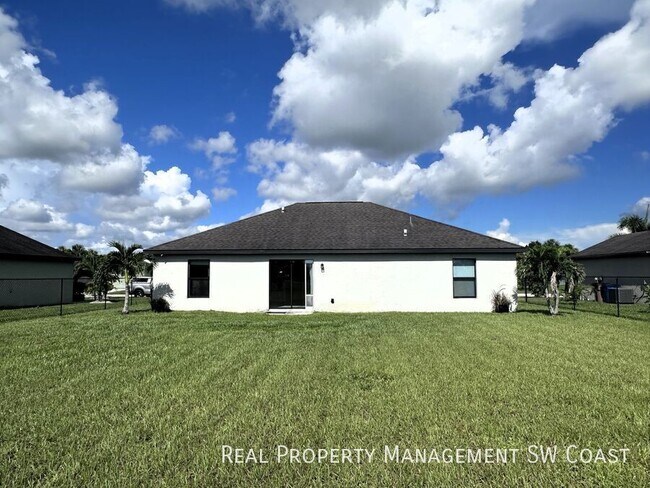 Building Photo - 438 Shadow Lakes Dr