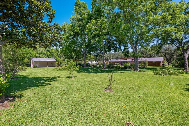 Building Photo - 616 Cannan Dr