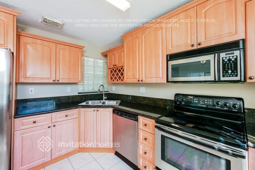 Building Photo - 4661 SW 151st Ave