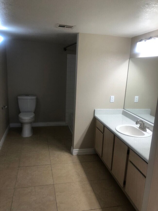 Building Photo - Silverado Ranch 1152