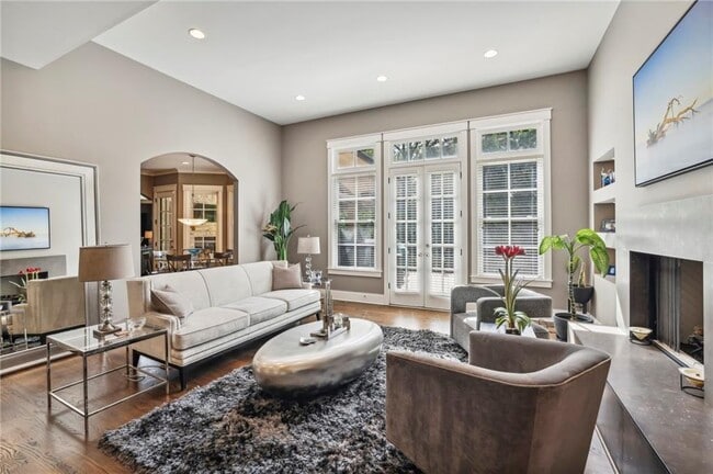 Building Photo - 6285 Aberdeen Dr NE