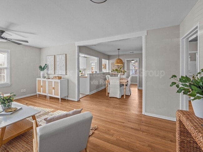 Building Photo - 1214 Hawthorne Cir