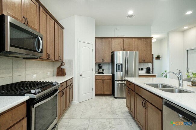 Building Photo - 532 Tanda Ln