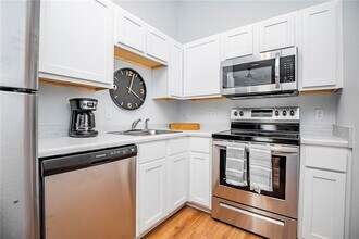 Building Photo - 904 Garland Ave