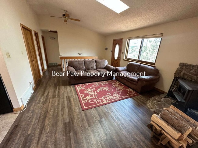 Building Photo - "Charming 3-Bedroom Retreat with 2 Full Baths in Conifer"