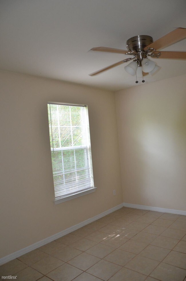 Building Photo - 2 br, 1.5 bath Townhome - 1334 Foxwood Pl