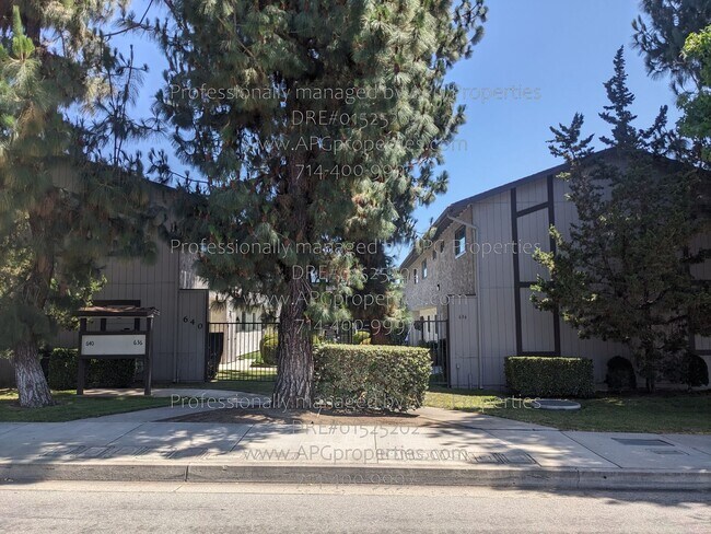 Building Photo - 636 E Birch St